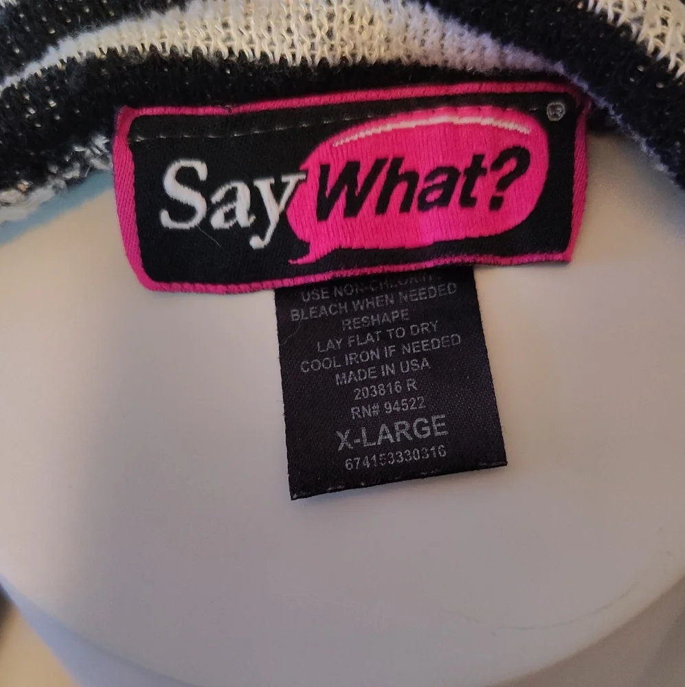 🩷$15 | Black and White Geometric Cardigan - Picture 4 of 4